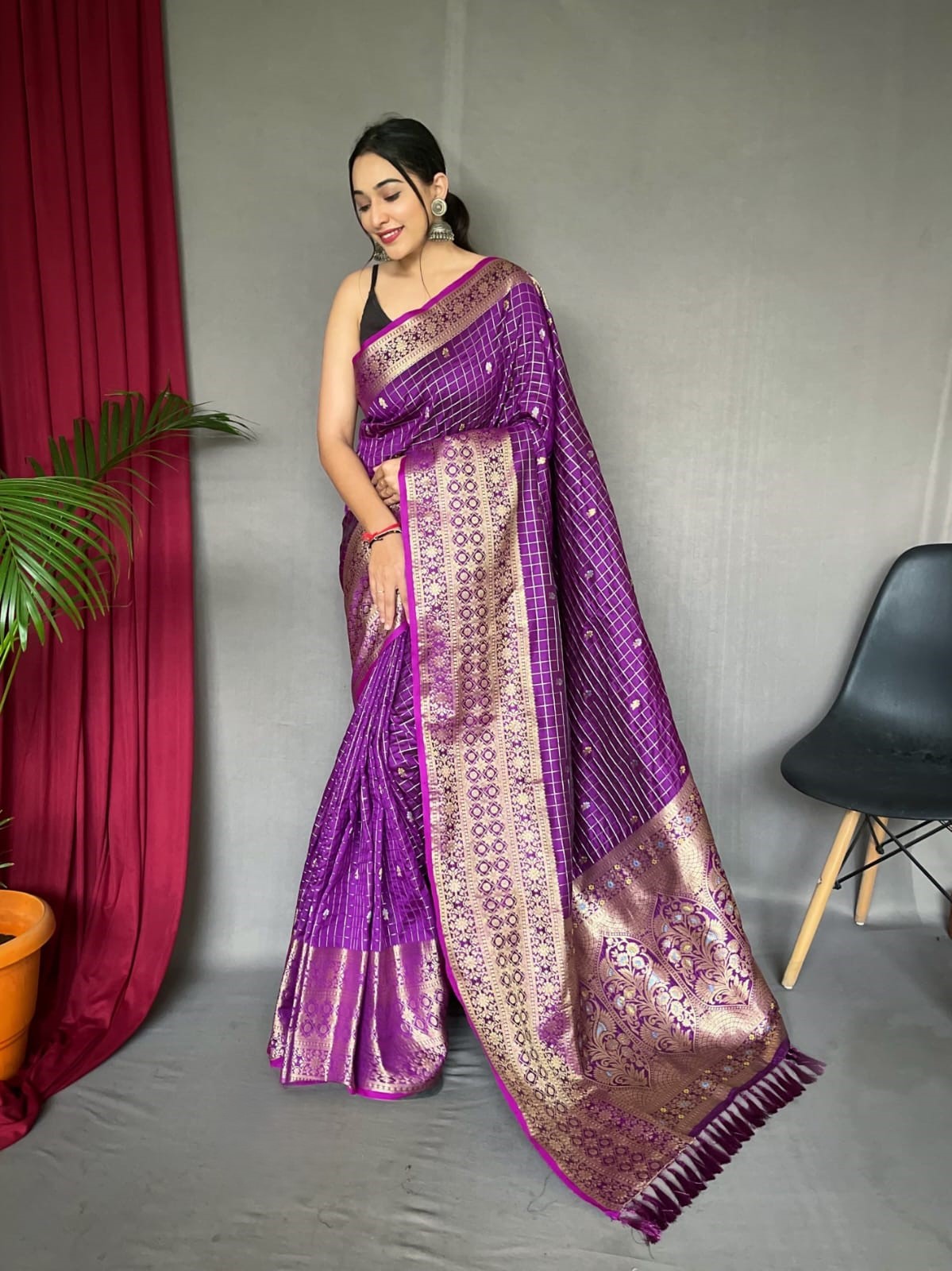 Kalindi Kanjeevaram Silk Saree with Antique Jacquard Zari Border
